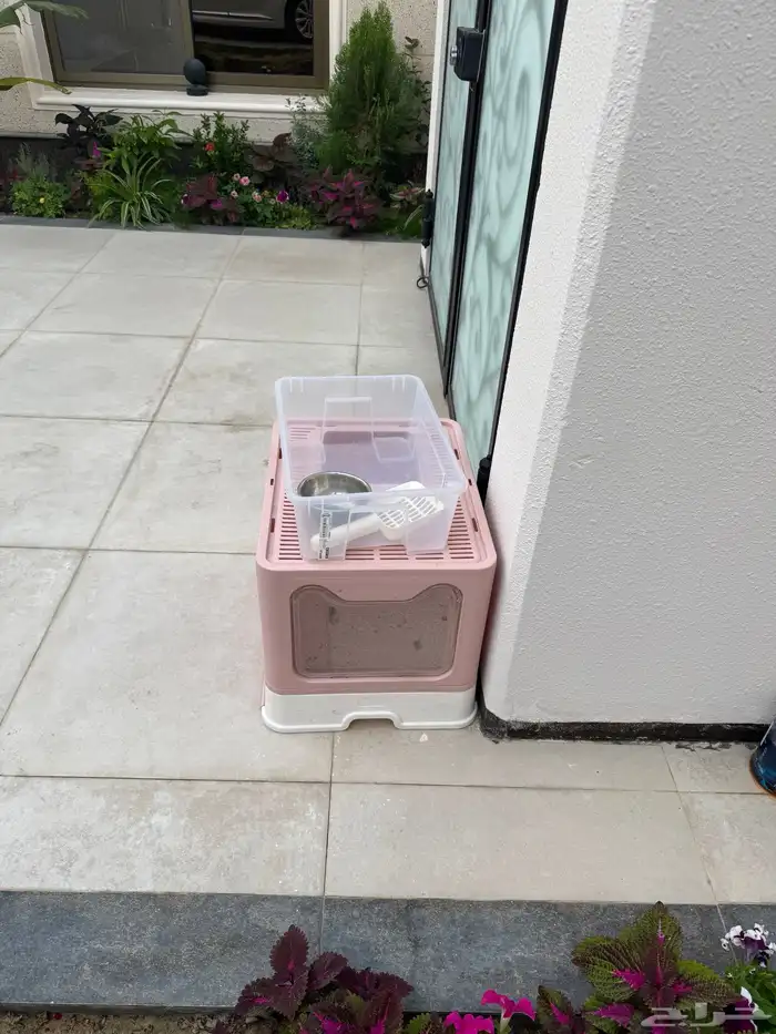 ادوات قطط ( قفص وحمام و اوعية طعام ) 2
