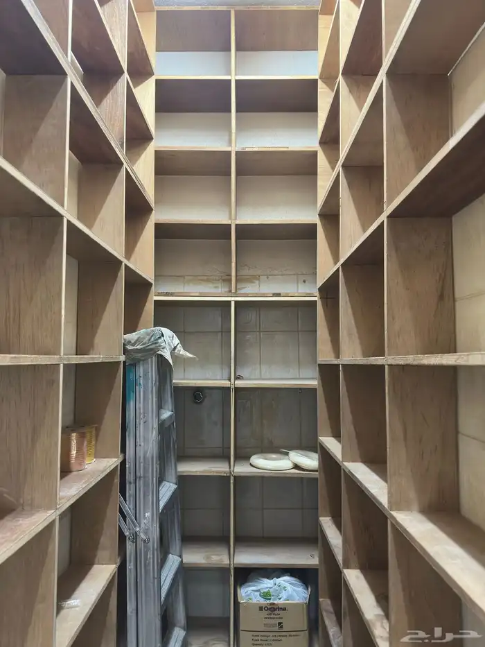 رفوف خشب جداريه مستودعات تخزين مخازن محلات تجاريه 3