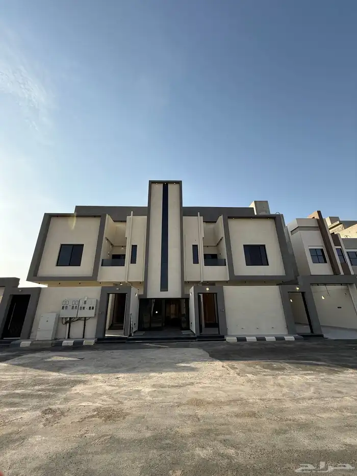 للبيع دور أرضي فخم 6غرف بحوش كبير خلف حديقة الزهور بالمحالة 1