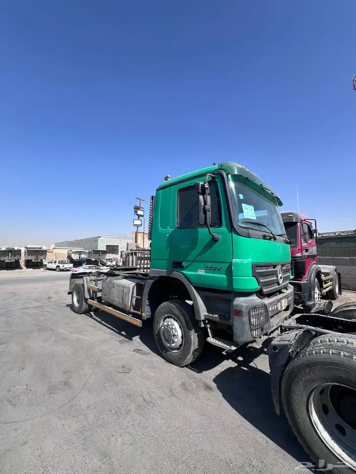 حراج معرض رائد للسيارات والشاحنات والمعدات كل يوم جمعه 16