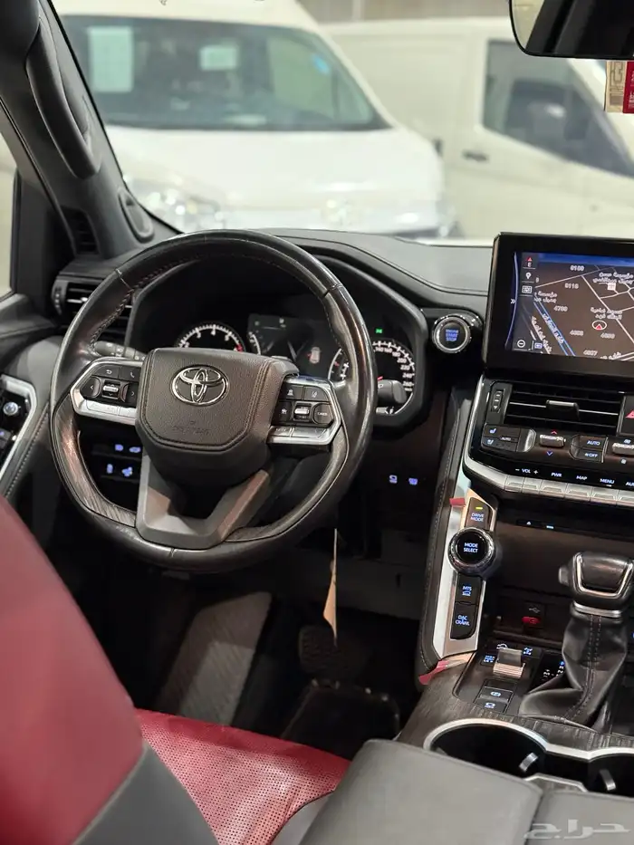 تويوتا لاندكروزر 2023 VX.R بنزين عداد 71 الف فقط 23