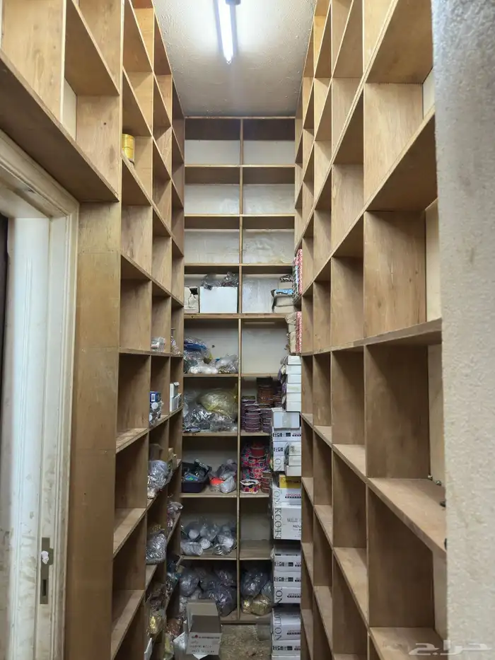 رفوف خشب جداريه مستودعات تخزين مخازن محلات تجاريه 1