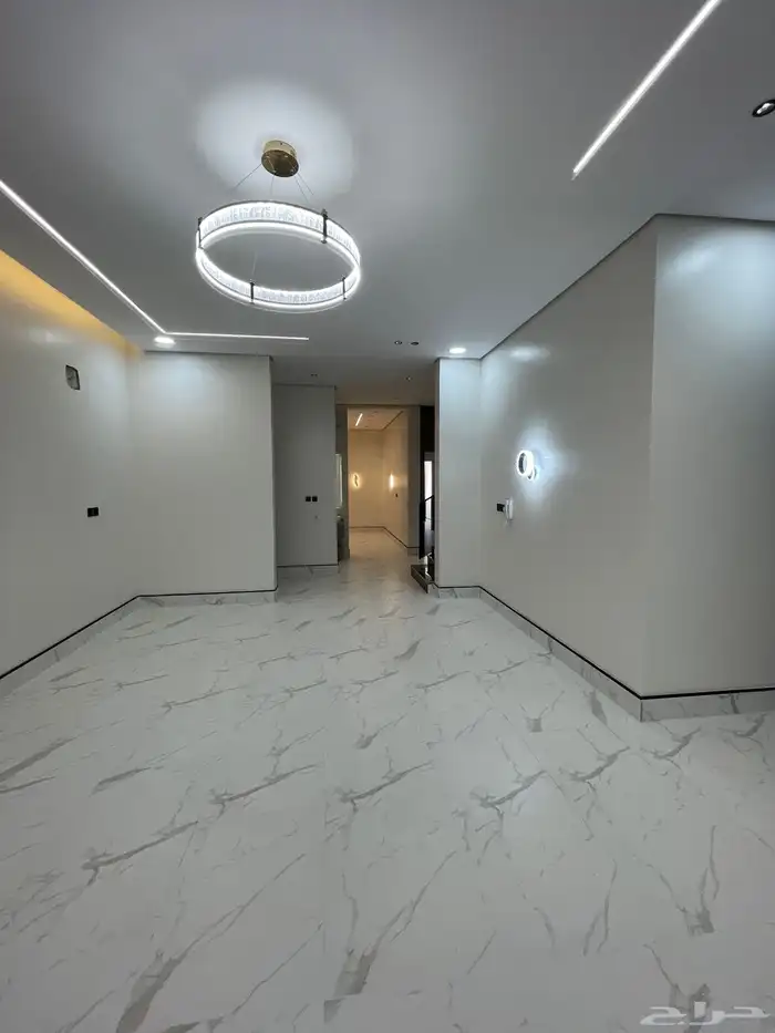 فيلا مع شقة للبيع حي العروبه 6