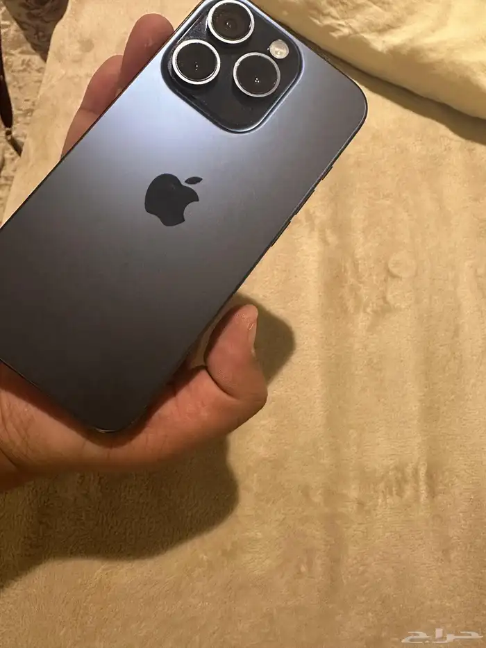 ايفون 15 برو نظيف بكرتونه بيعه مستعجله 5