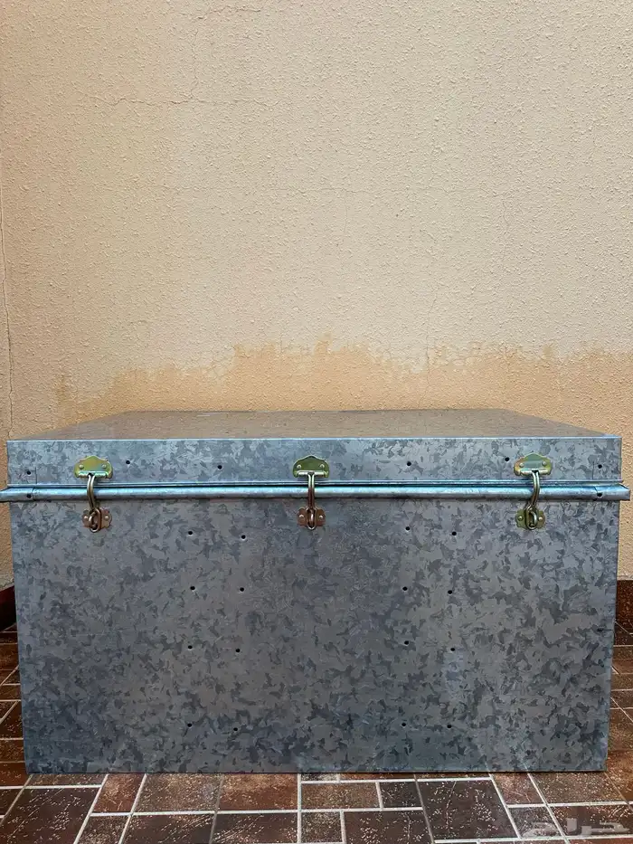 صندوق معدني قديم 0