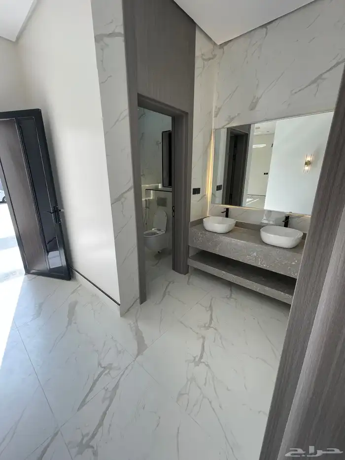 فيلا مع شقة للبيع حي العروبه 3