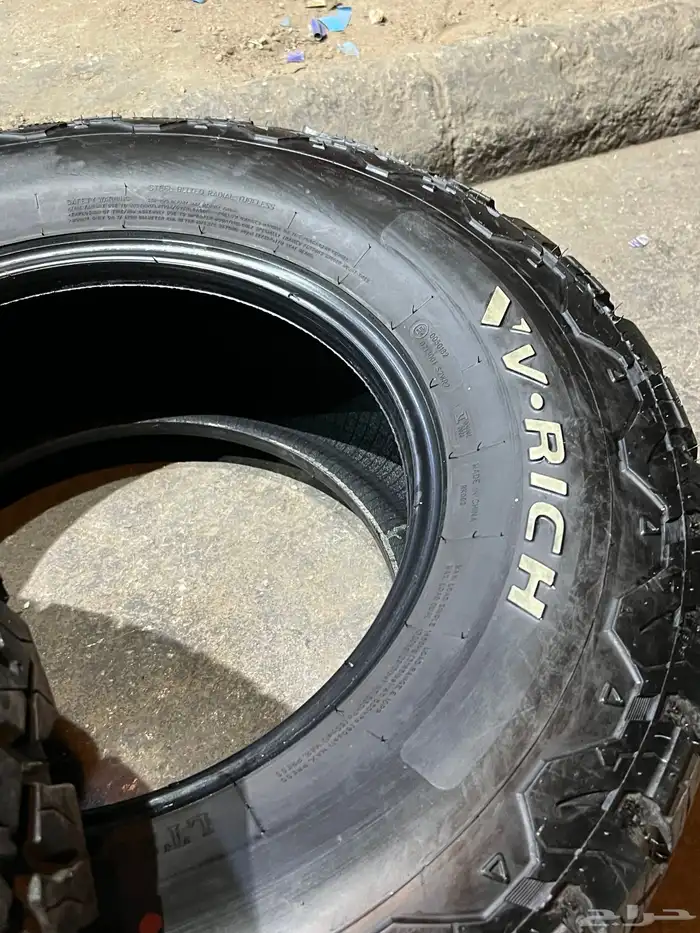 كفرات حجرية مقاس 285 70 17 تاريخ 2024 نوع الكفرات  فيرتش 25