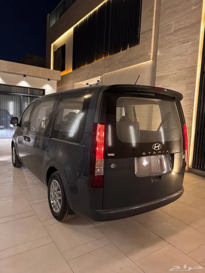 للبيع هونداي ستاريا 2025 2