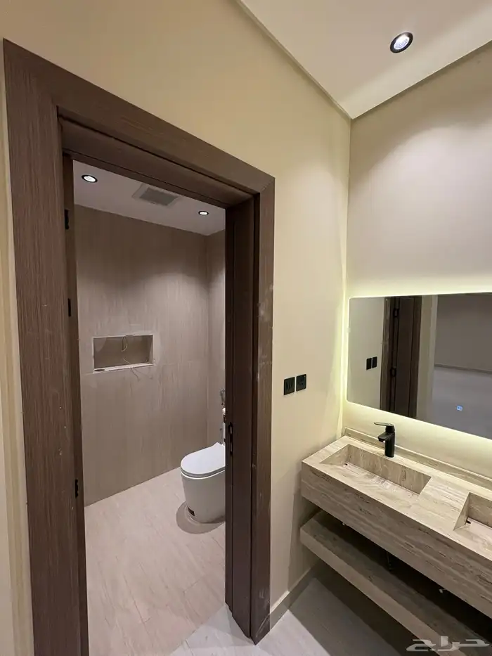 للبيع فيلا في الخبر العزيزية حي الصواري 2