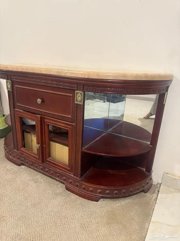 للبيع طاولة طعام ومدخل وطاولة تليفزيون 1