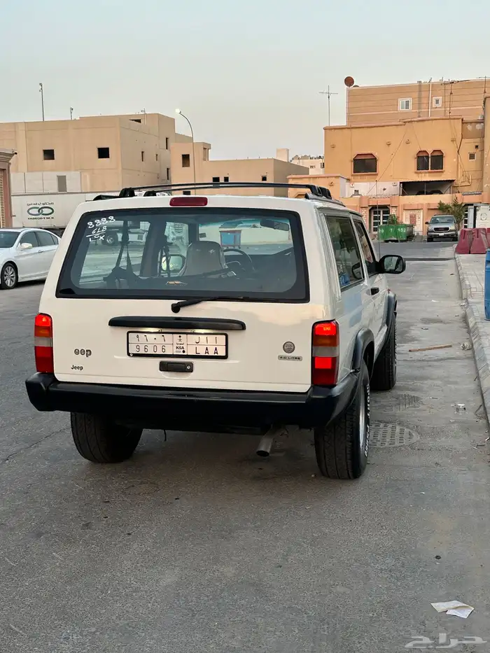 للبيع جيب شروكي 1