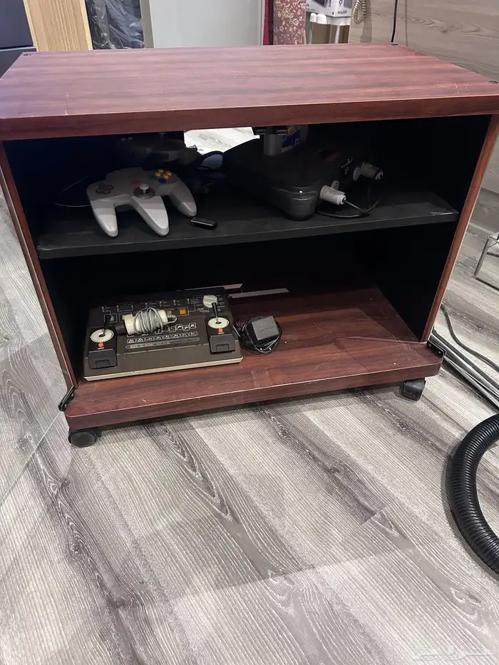 طاولة تلفزيون قديم 1