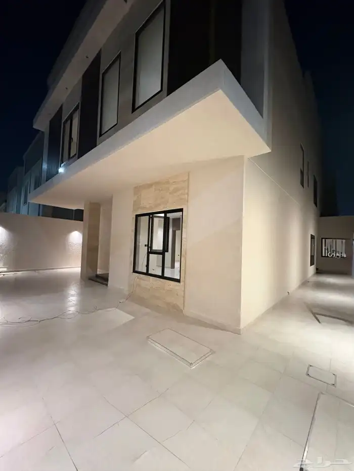 للبيع فيلا في الخبر العزيزية حي الصواري 11