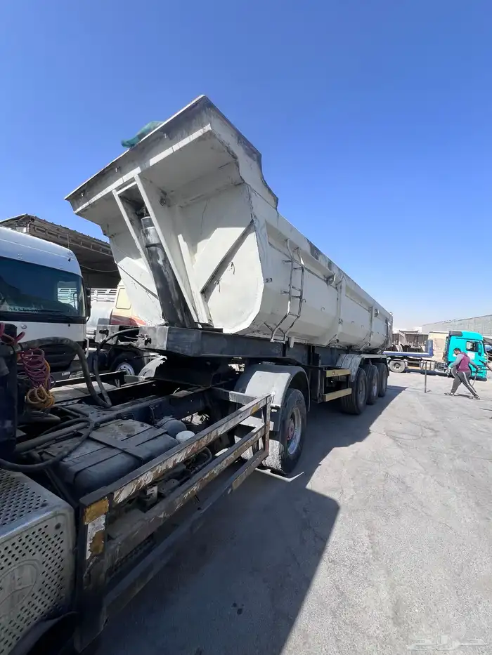 حراج معرض رائد للسيارات والشاحنات والمعدات كل يوم جمعه 32