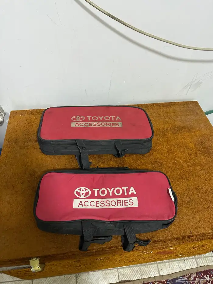 شنطه تويوتا الحمرا عدد 2 نضيفه للبيع حقيبه تويوتا 1
