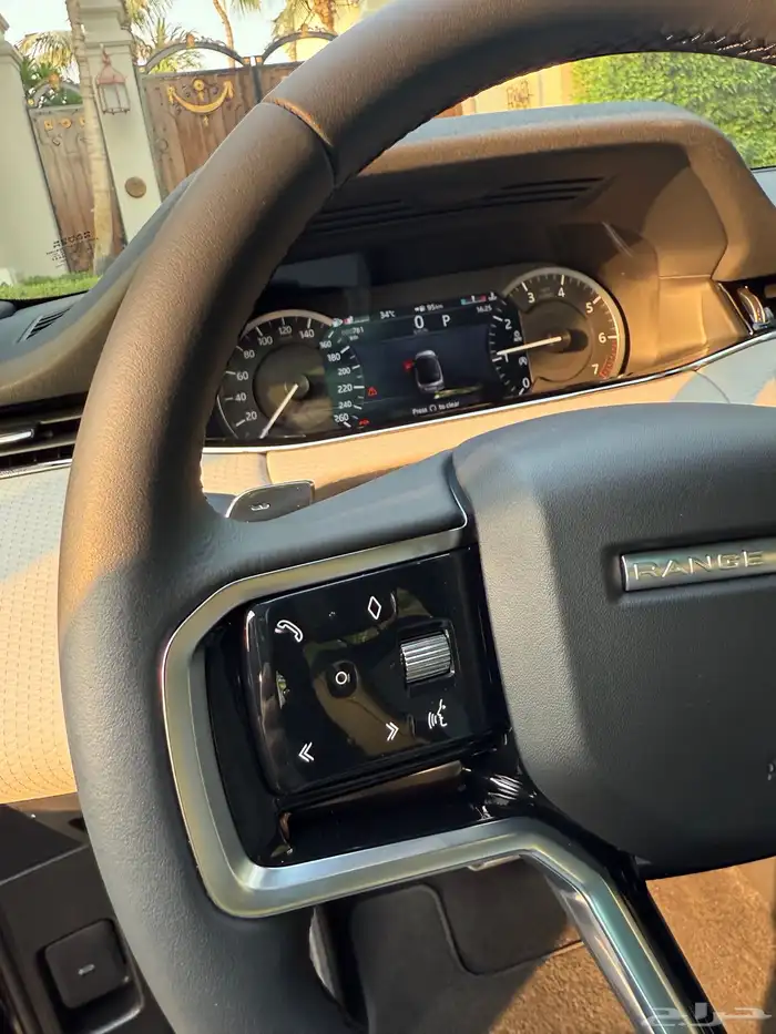 لاند روفر ايفوك R-Dynamic ممشى 800 كيلو 2023 12