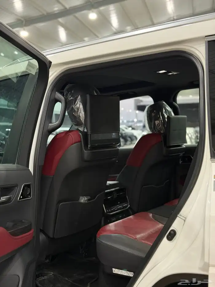 تويوتا لاندكروزر 2023 VX.R بنزين عداد 71 الف فقط 9