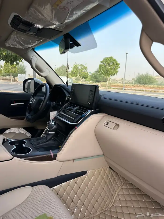 جيب لاندكروزر GXR بريمي 2023 5