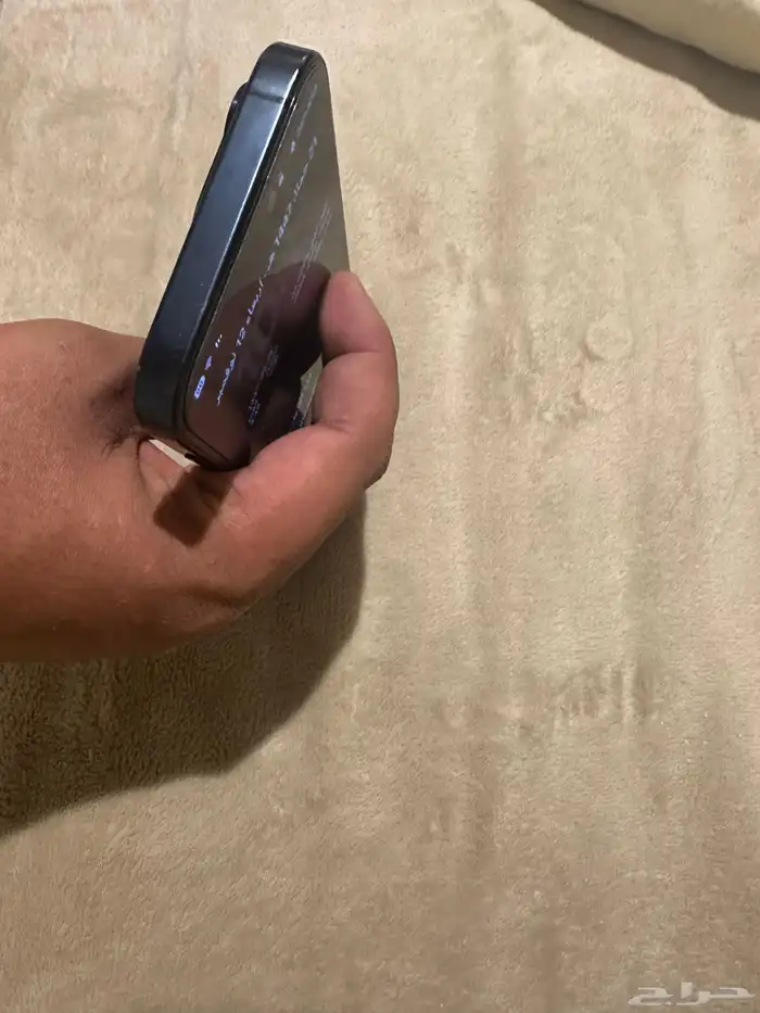 ايفون 15 برو نظيف بكرتونه بيعه مستعجله 3