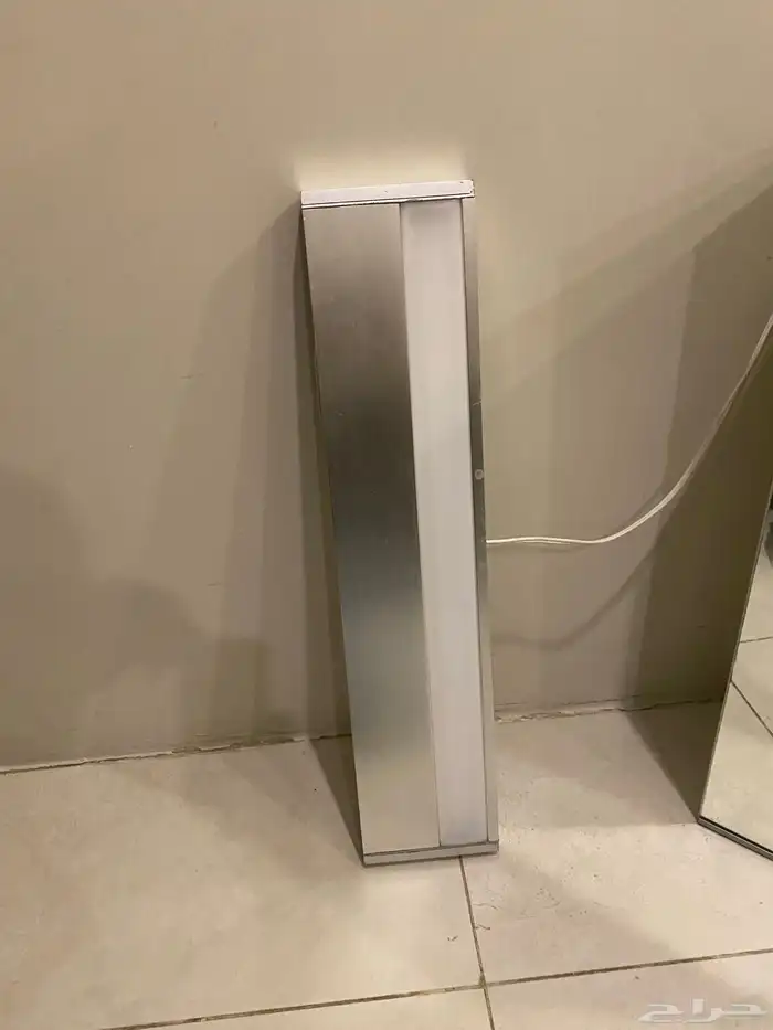 مرايه خلفها صندوق تنفع للمغسله او صيدليه او كذا اسعمال 3