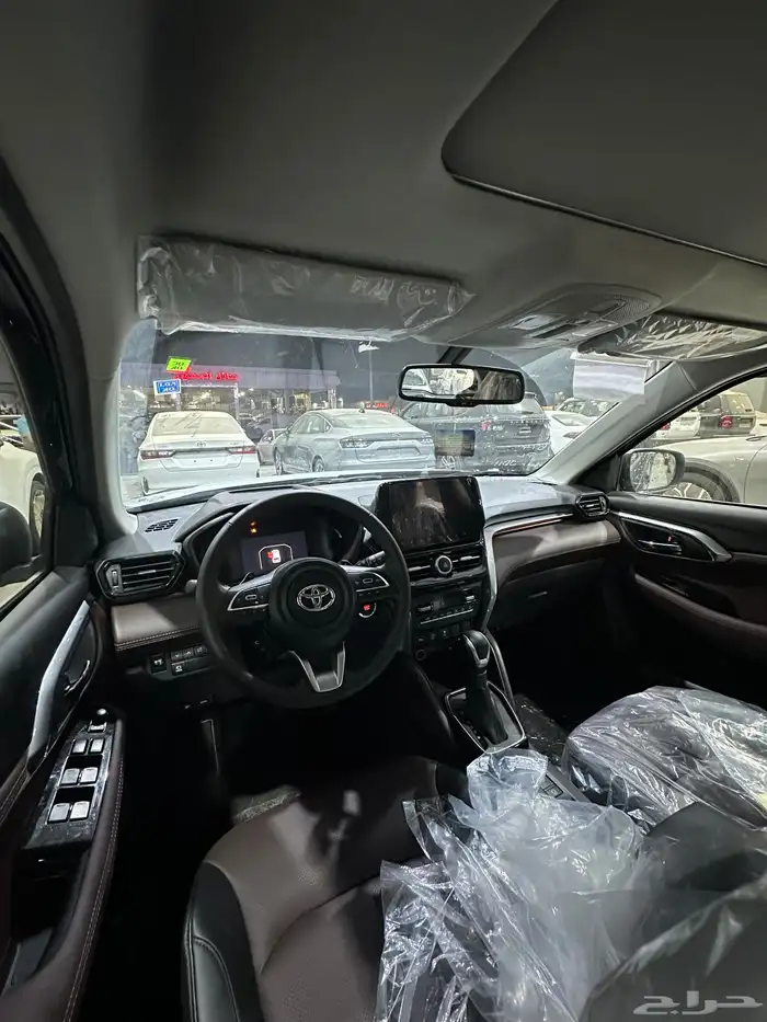 تويوتا اوربان كروزر لون اسود فل كامل موديل 2026 2