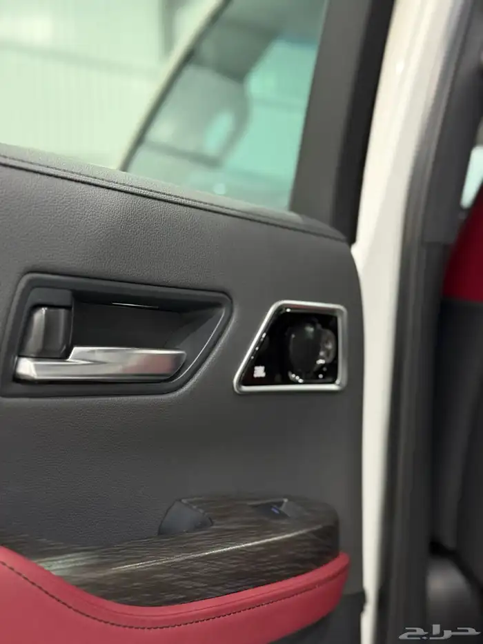 تويوتا لاندكروزر 2023 VX.R بنزين عداد 71 الف فقط 10