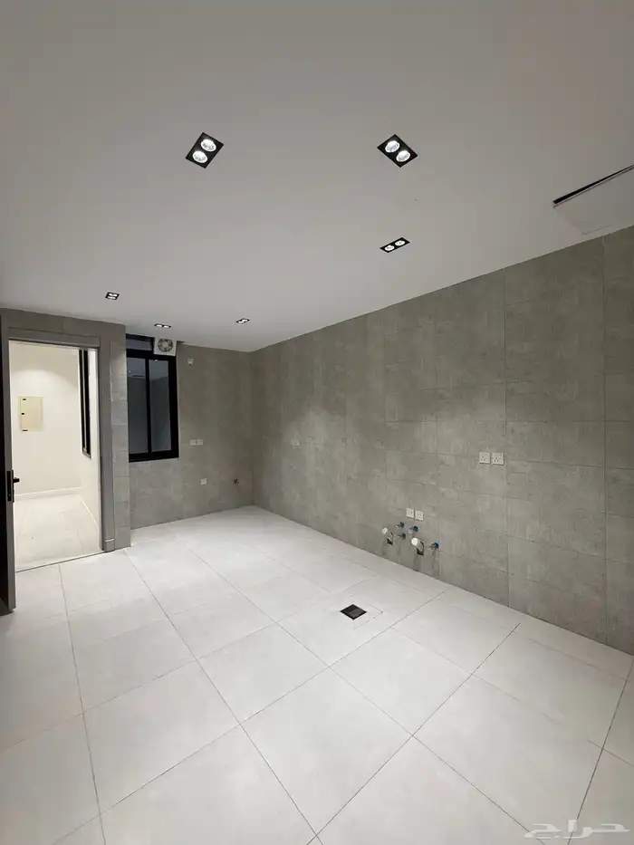 للبيع دور ثاني 6 غرف بأبها- قرب منتزة المطار بسعر 550 الف 13