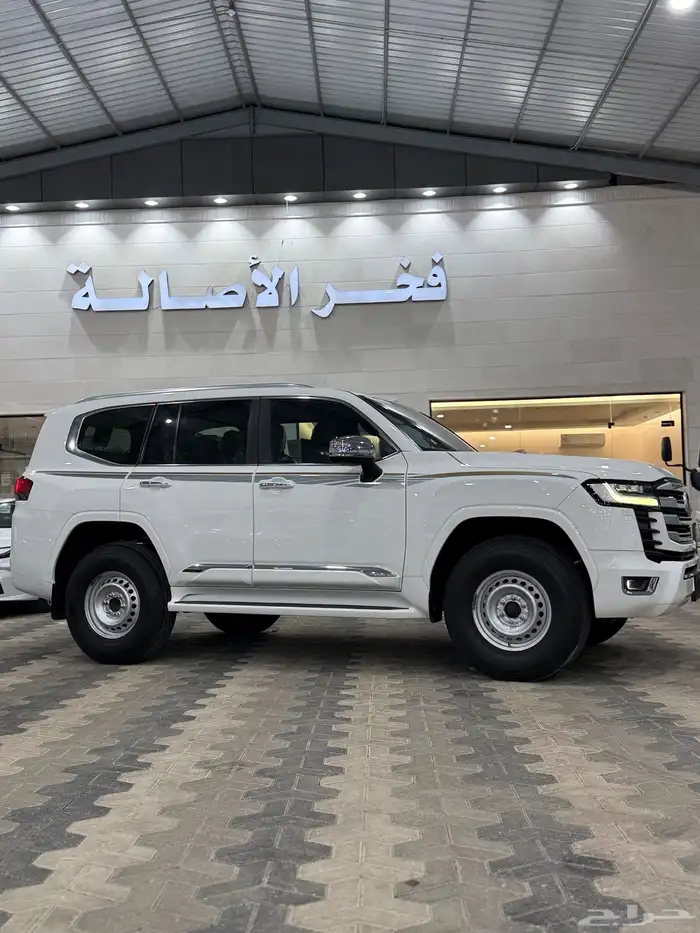 تويوتا لاندكروزر 2023 VX.R بنزين عداد 71 الف فقط 1