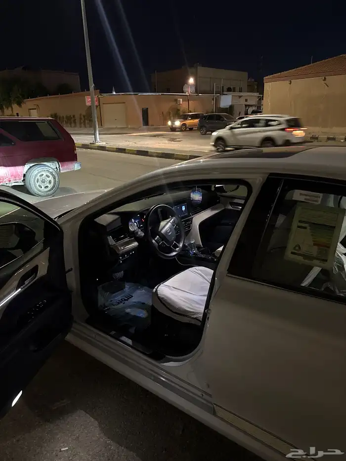 كامري ال اي لون ابيض لتقبل الكامري باقي من قصدها 143الف 1