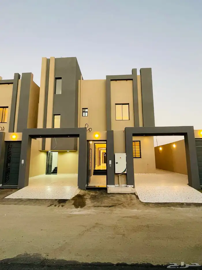 للبيع ادوار ارضي بحوش مدخل سيارة من 550 الف شمال الخميس 1