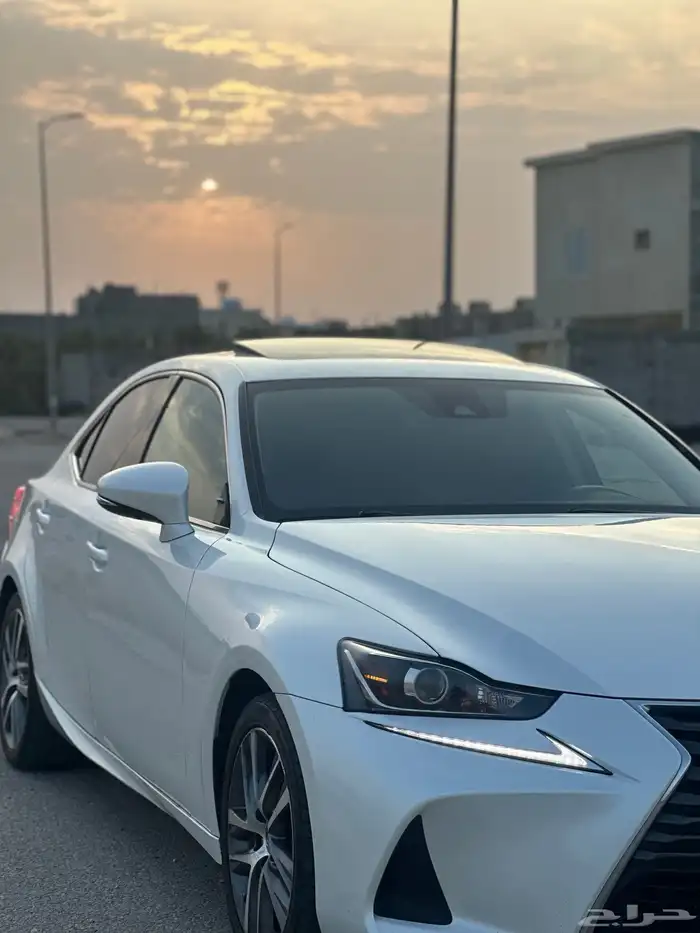 لكزس 2020 300 IS 1