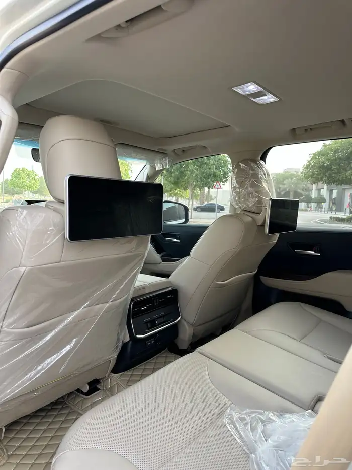 جيب لاندكروزر GXR بريمي 2023 9