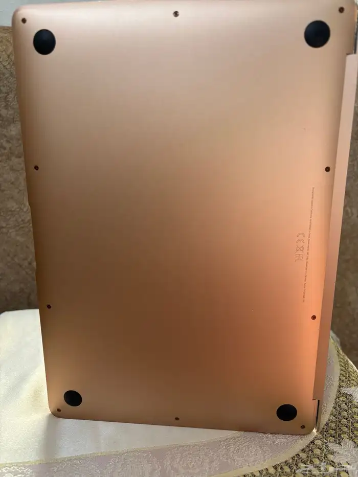 ماك بوك للبيع ذهبي بصمه i5 7