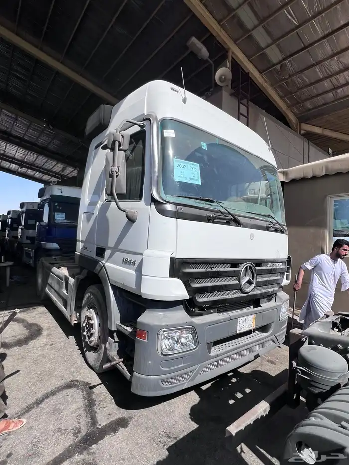 حراج معرض رائد للسيارات والشاحنات والمعدات كل يوم جمعه 28