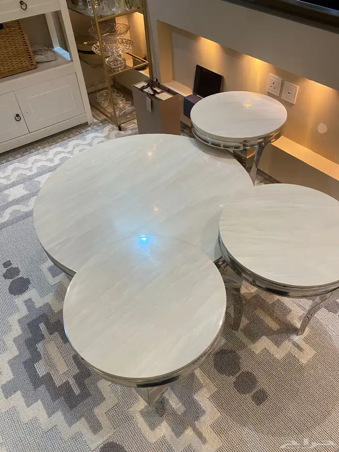 طاولة قهوة مع 3 طاولات خدمة 1