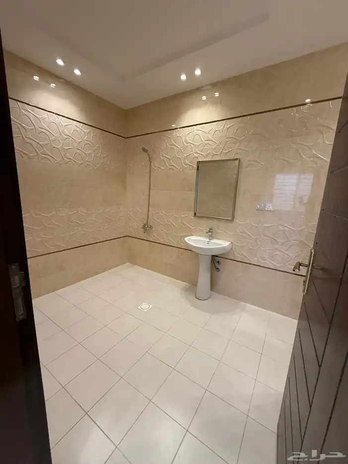 للبيع فيلا دورين وملحق بمسبح ومشب شمال خميس مشيط 850الف 18