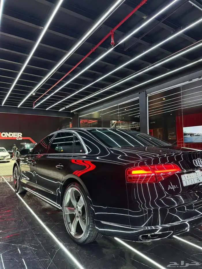 للبيع اودي A8موديل 2016اللون اسود قمه في النطافه 12