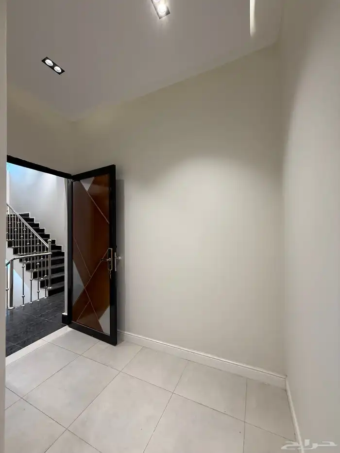 للبيع دور ثاني 6 غرف بأبها- قرب منتزة المطار بسعر 550 الف 9