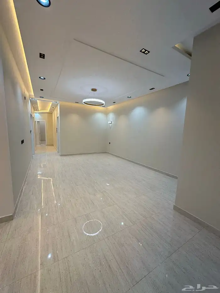 البيع ادوار علوية بمساحة 245 متر بموقع مميز شرق الخميس 6