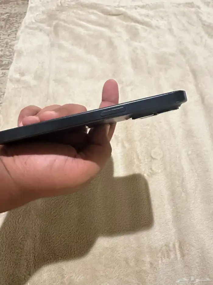 ايفون 15 برو نظيف بكرتونه بيعه مستعجله 6