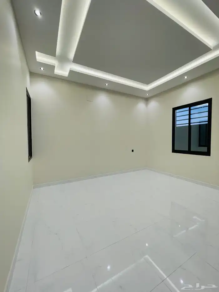 للبيع روف علوي مع ملحق درج خارجي فقط شمال الخمس 4