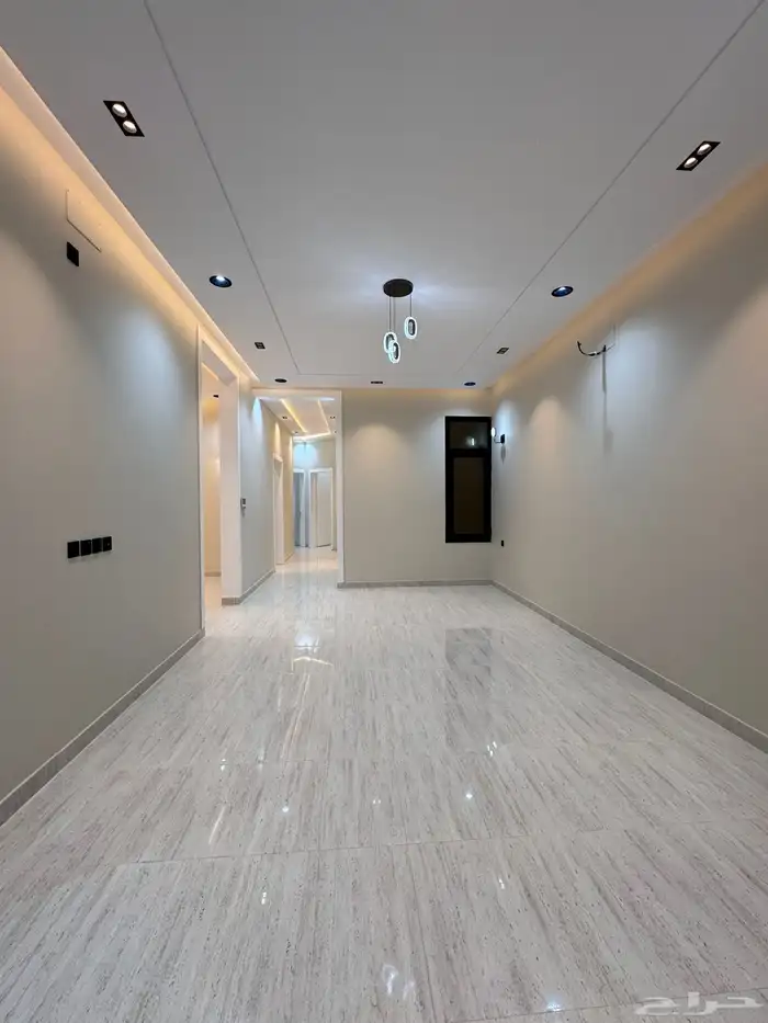 للبيع شقه 6 غرف vip مع سطح من 500 الف حى دره الموسى 9