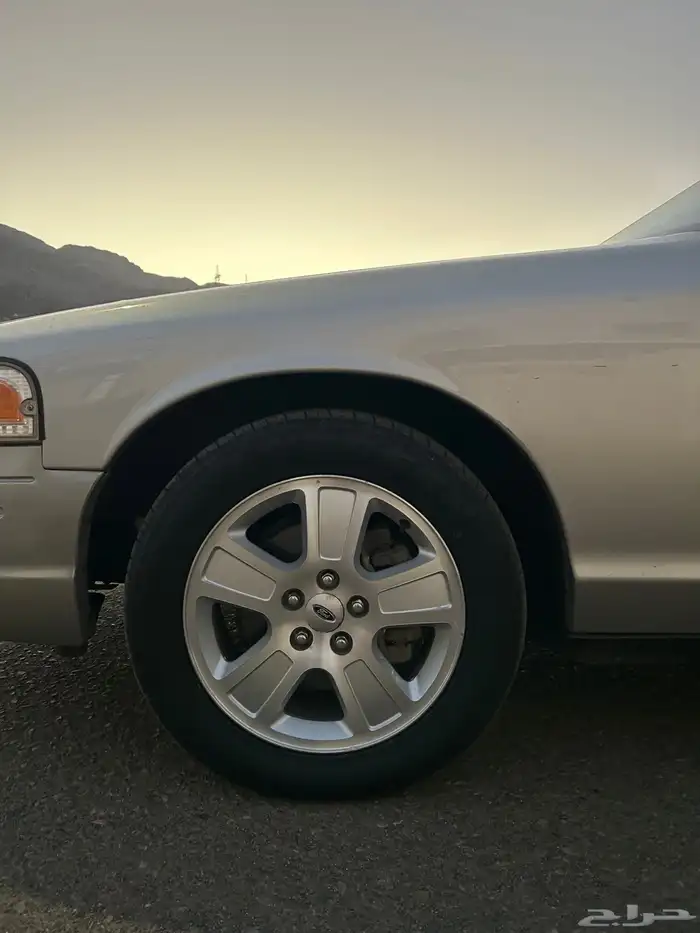 فورد فكتوريا 2009 مخزن ممشى قليل 2