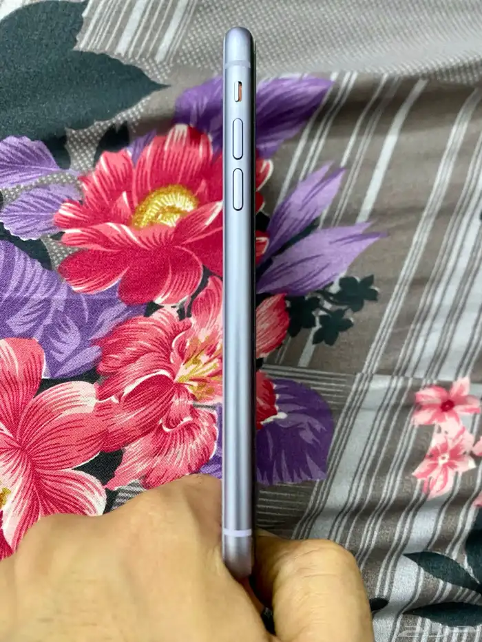 ايفون 11 عادي 128 جيجا بطاريه 83 2