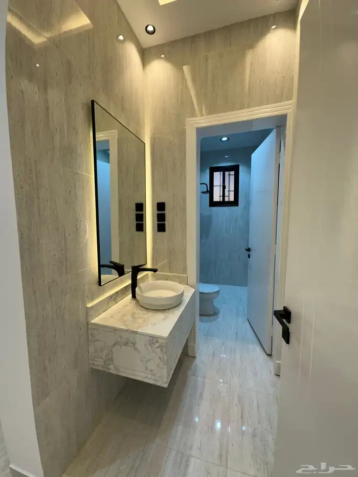 البيع ادوار علوية بمساحة 245 متر بموقع مميز شرق الخميس 13