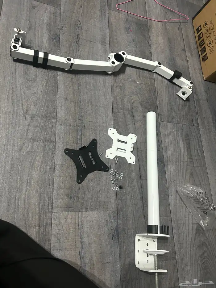 للبيع ستاند شاشتين   اللون أبيض 0