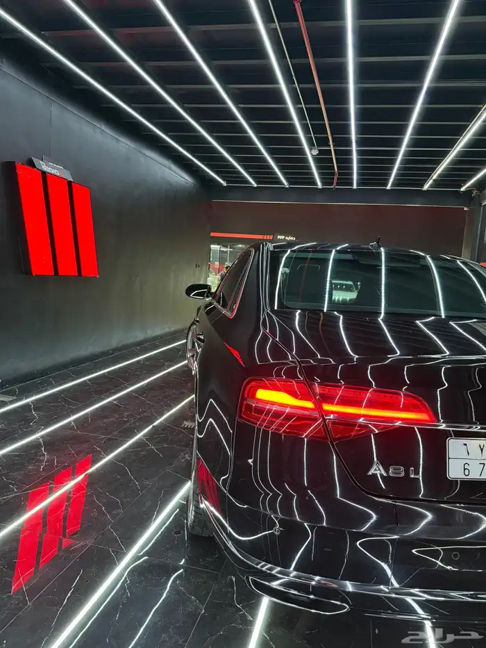 للبيع اودي A8موديل 2016اللون اسود قمه في النطافه 4