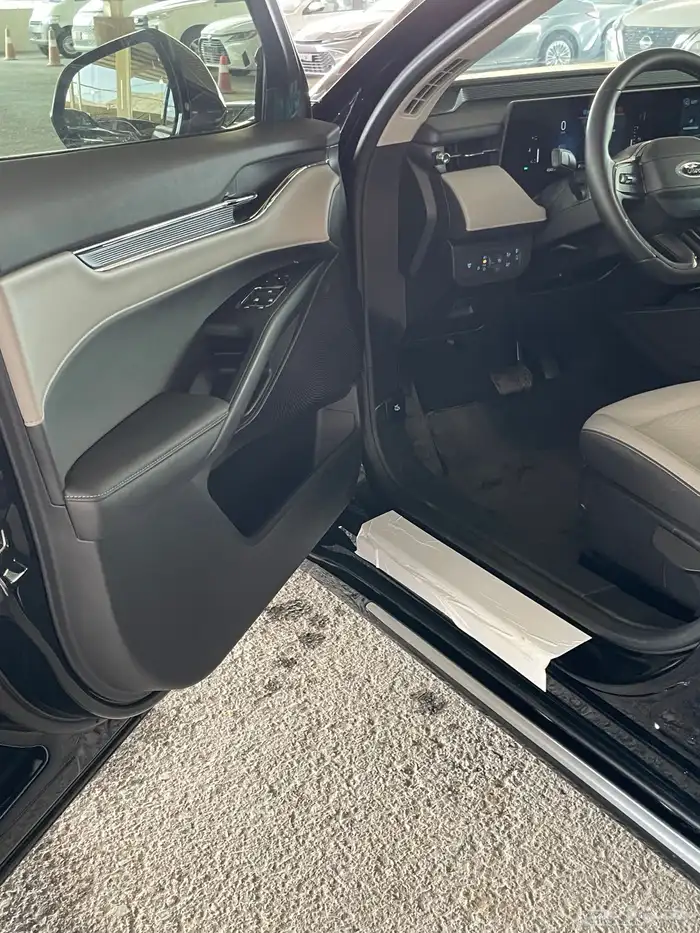 فورد توروس - استاندر - 2025 - لون اسود 7