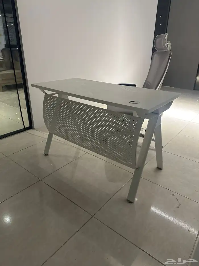 كراسي مكتب وطاولات 0