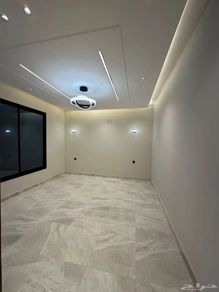 للبيع شقه ارضيه مستقله6غرف بأبهاالبديع قرب الراشد مول500الف 2